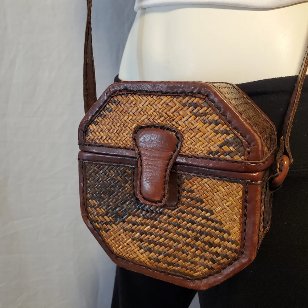 Lined Vintage Woven Crossbody Bag‎ - Picture 2 of 14